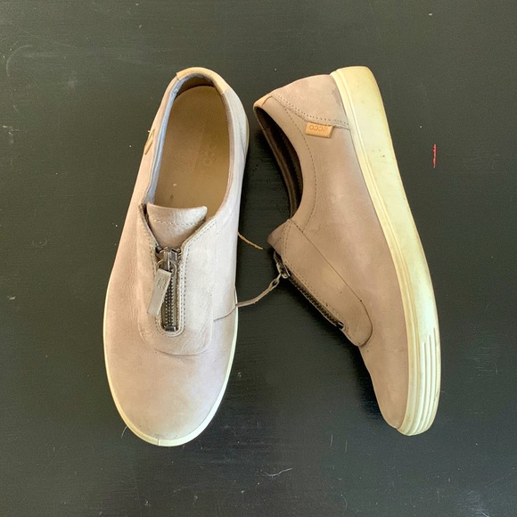 Ecco Shoes - ECCO zip casual tennis shoe taupe, size 7